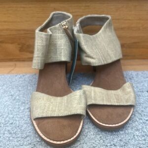 Stylish Tan Women's Sandals